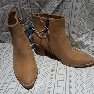 Women's Universal Thread -Malby boots, size 6, light brown